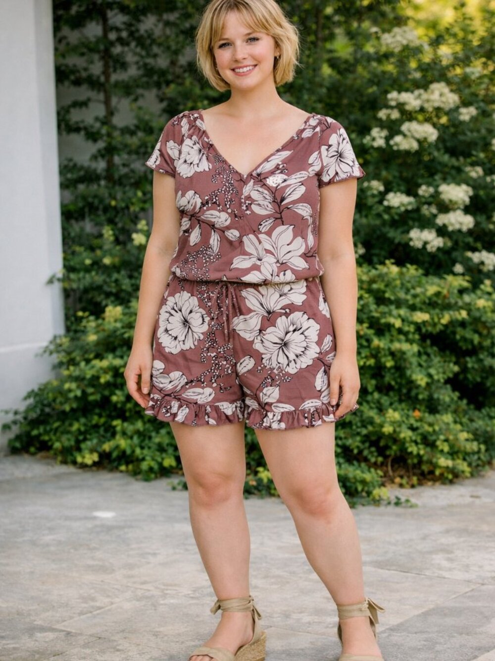Romper Ruffled shorts, v-neck latte with tropical floral print jumper